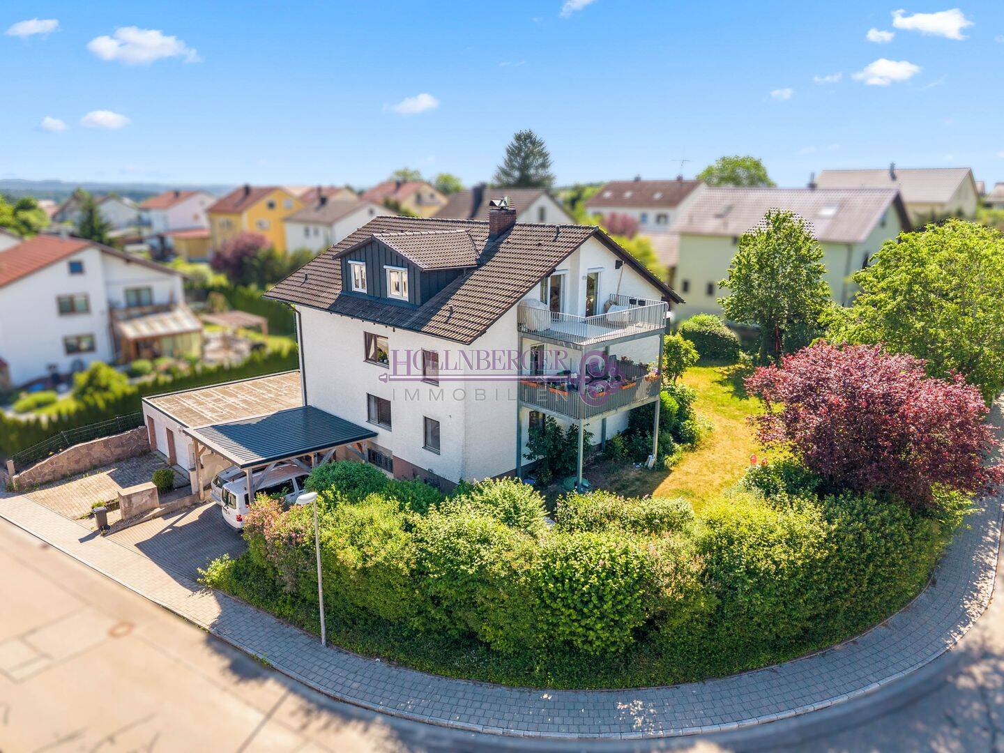 Großzügiges Dreifamilienhaus mit 2 vermieteten Einheiten und sofort bezugsfreier Maisonette-Wohnung!
