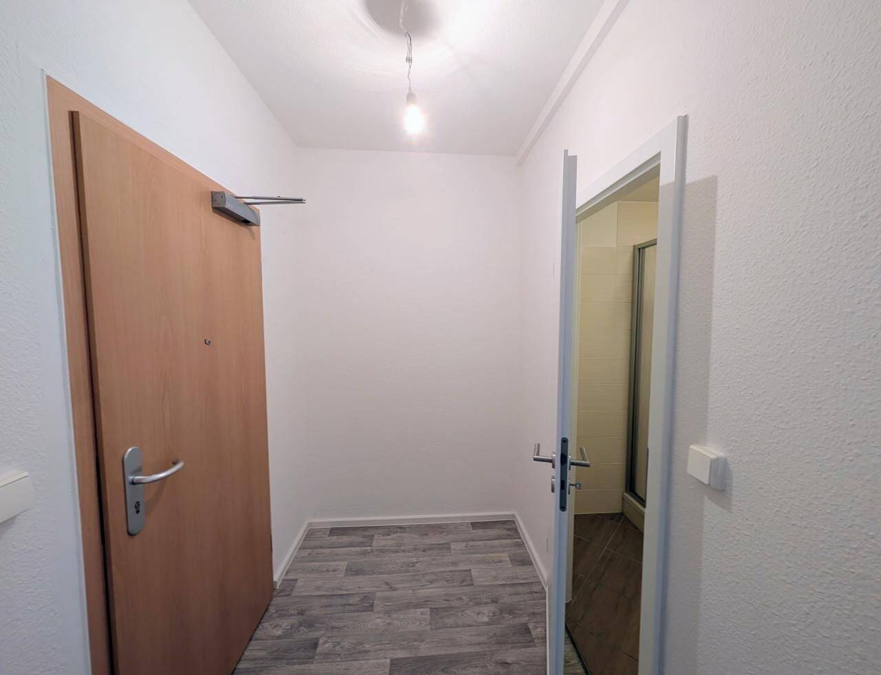 Charmante 2-Zimmer-Wohnung mit Dusche und Loggia – Chemnitz – Vorschaubild 7