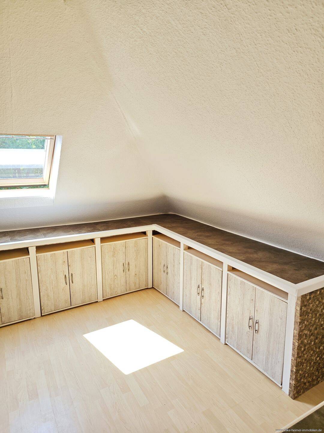 KEINE ANRUFE !! Helle 3 Zimmer Wohnung im Dachgeschoss - Nähe Weser !! – Bremen – Vorschaubild 6
