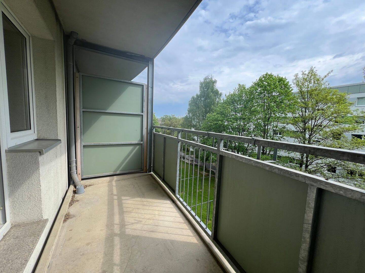 2-Zimmer-Wohnung bequem mit EINBAUKÜCHE – Chemnitz – Vorschaubild 3