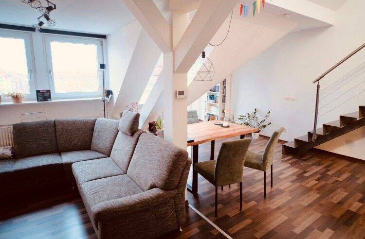Lichtdurchflutete und zentrumsnahe Maisonettewohnung über den Dächern mit Blick ins Grüne und – Nürnberg – Vorschaubild 3