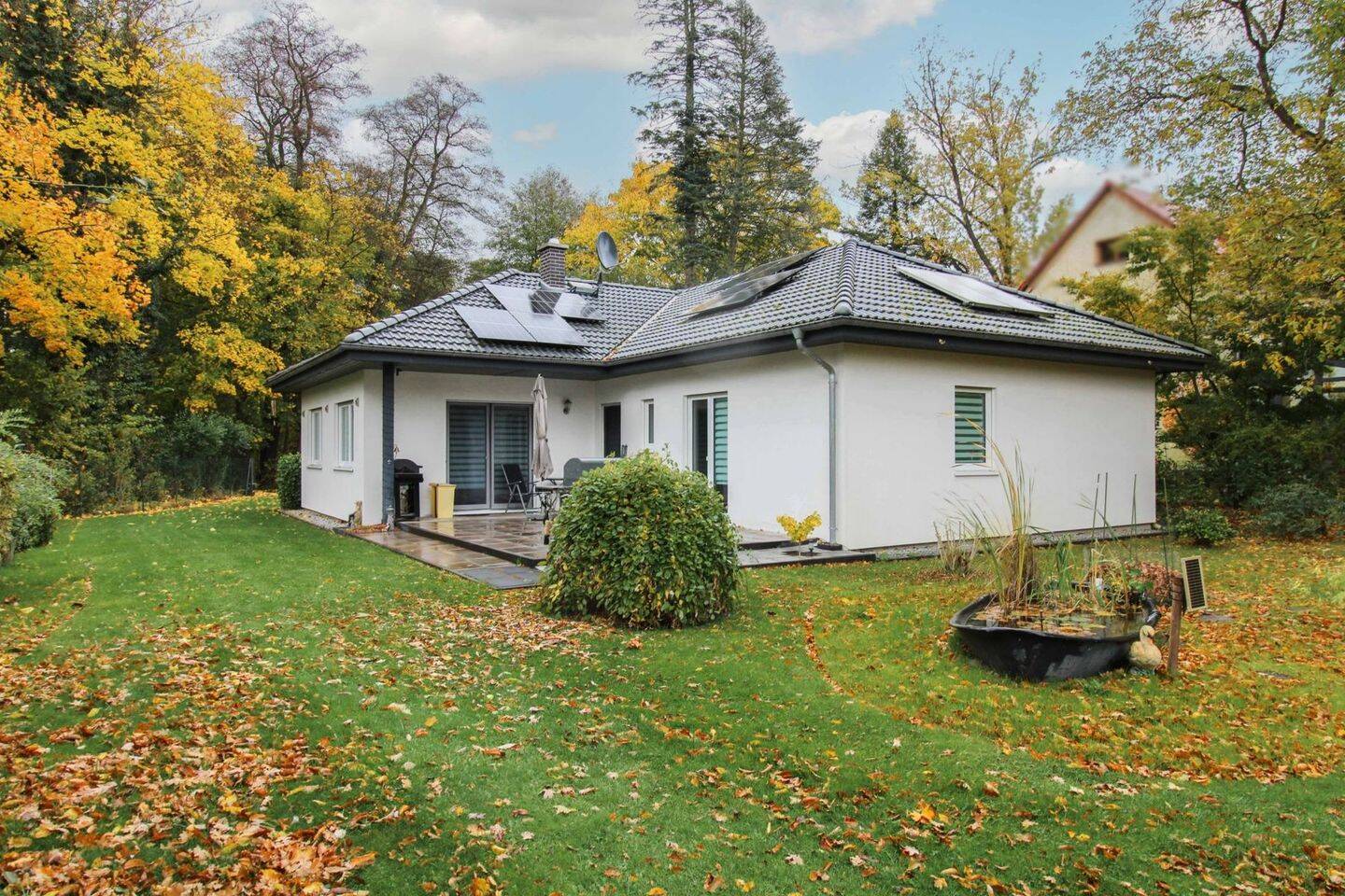 Sehr gepflegtes EFH mit separater ELW, großem Grundstück, Carport und Photovoltaik in Dahlewitz – Blankenfelde-Mahlow – Bild 1 von 9