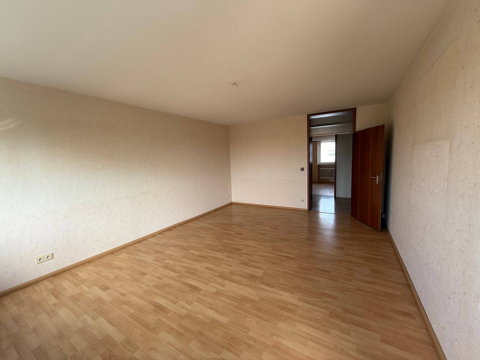 Grünes Wohnidyll trifft clevere Investition – 3-Zimmer-Wohnung mit Balkon in Nürnbergs grüner Gartenstadt – Nürnberg – Vorschaubild 3