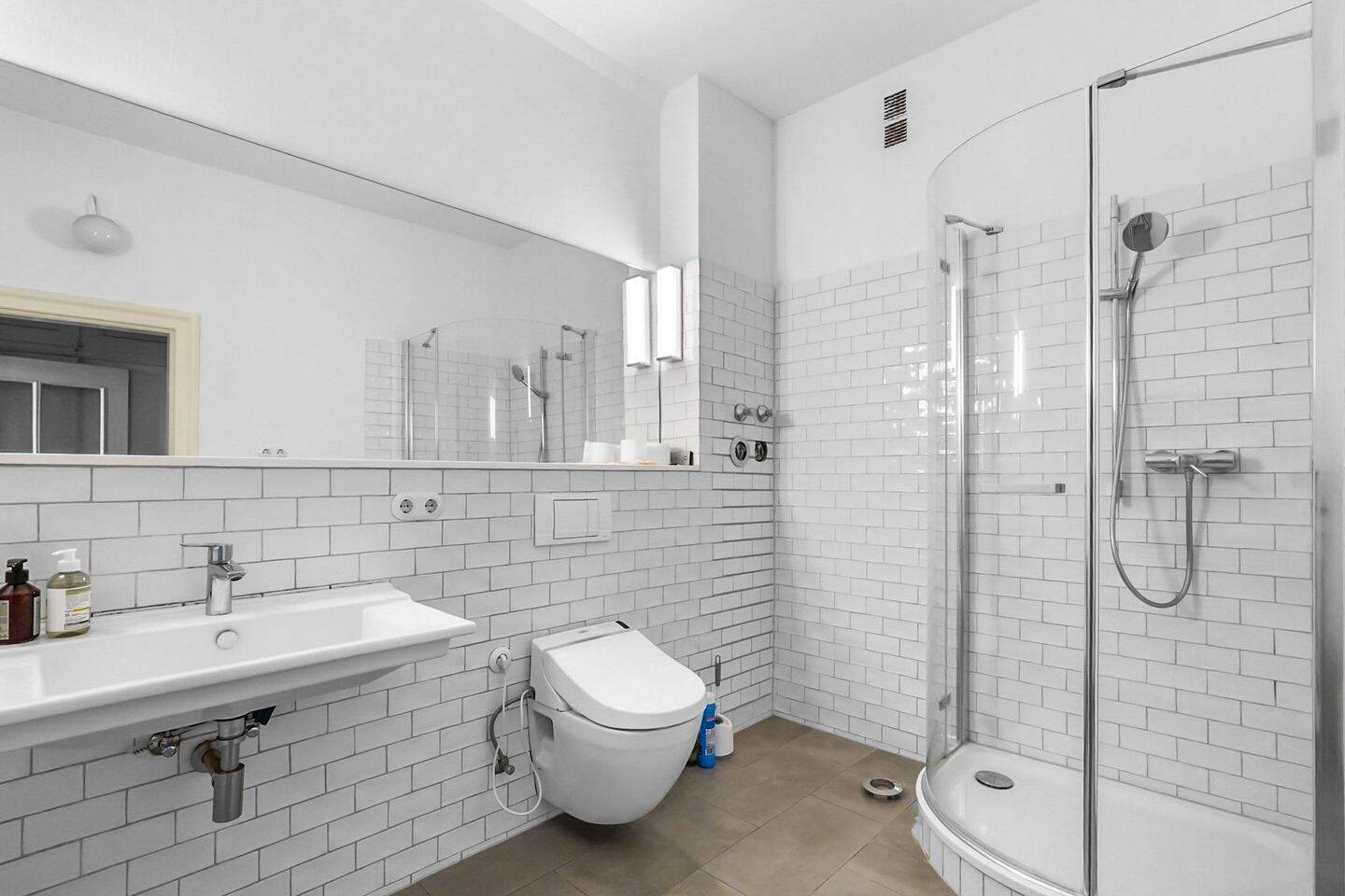 Stilvolle Etagenwohnung mit Sauna, Dachgarten und Denkmalschutz-Charme – Berlin – Vorschaubild 6