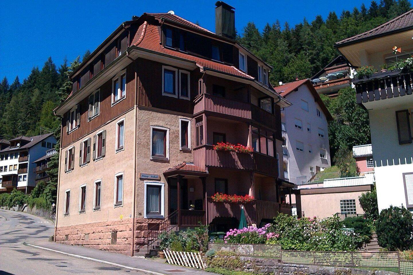 1-Zimmer Whg, 40 m2, ab sofort, in 75323 Bad Wildbad und 2_Zimmer Whg, 60 m2 ab 01.08.2026