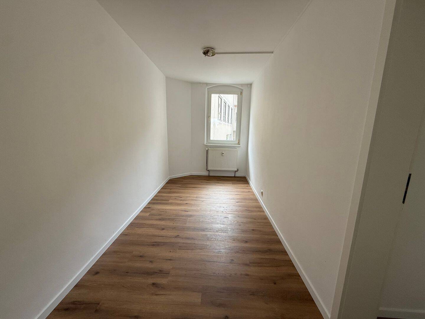 Ab sofort: Kleine 3-Zimmer-Wohnung, verkehrsgünstig und doch ruhig in Gostenhof gelegen – Nürnberg – Vorschaubild 3