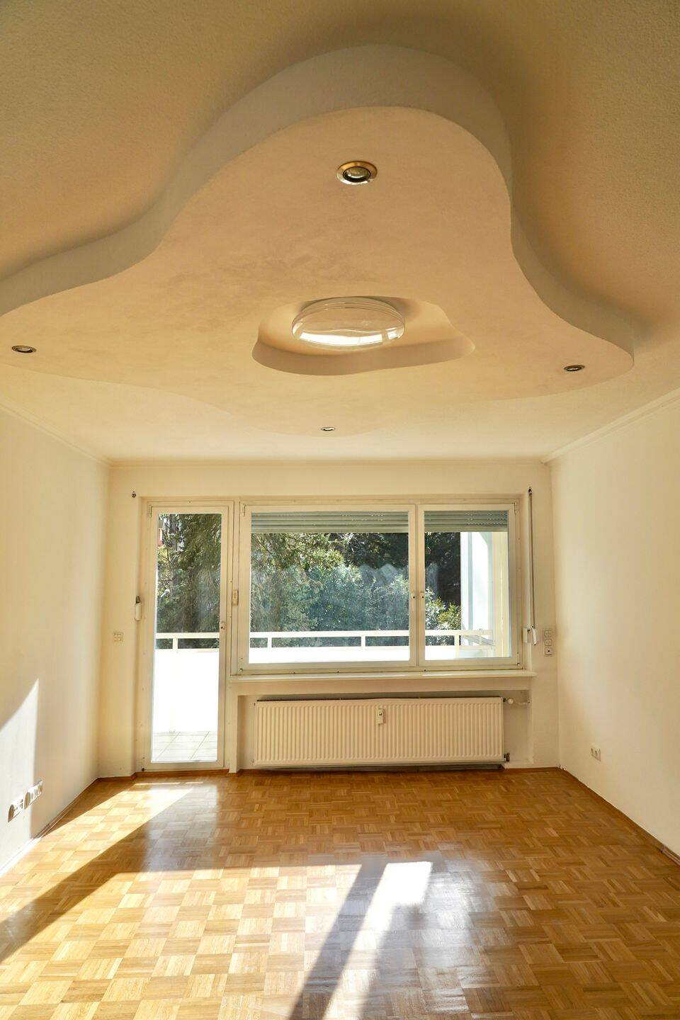 Endlich angekommen! Wunderschöne 3-Zimmer-Wohnung mitten in Wiesbaden und doch im Grünen! – Wiesbaden – Vorschaubild 2