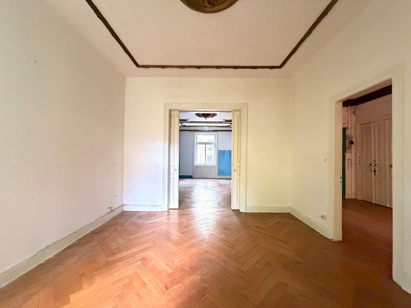Jugendstil-Charme mit Potenzial: Charmante 4,5 Zimmer Wohnung in toller Wohnlage – Hamburg – Vorschaubild 4