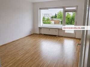 IMMOBERLIN.DE - Lichtdurchflutete Wohnung mit ruhigem Südbalkon in beliebter Lage – 12107 Berlin – Vorschaubild 1