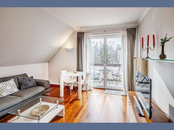 Möbliert: Helle möblierte 2-Zimmer-Wohnung zur Miete – München – Vorschaubild 2