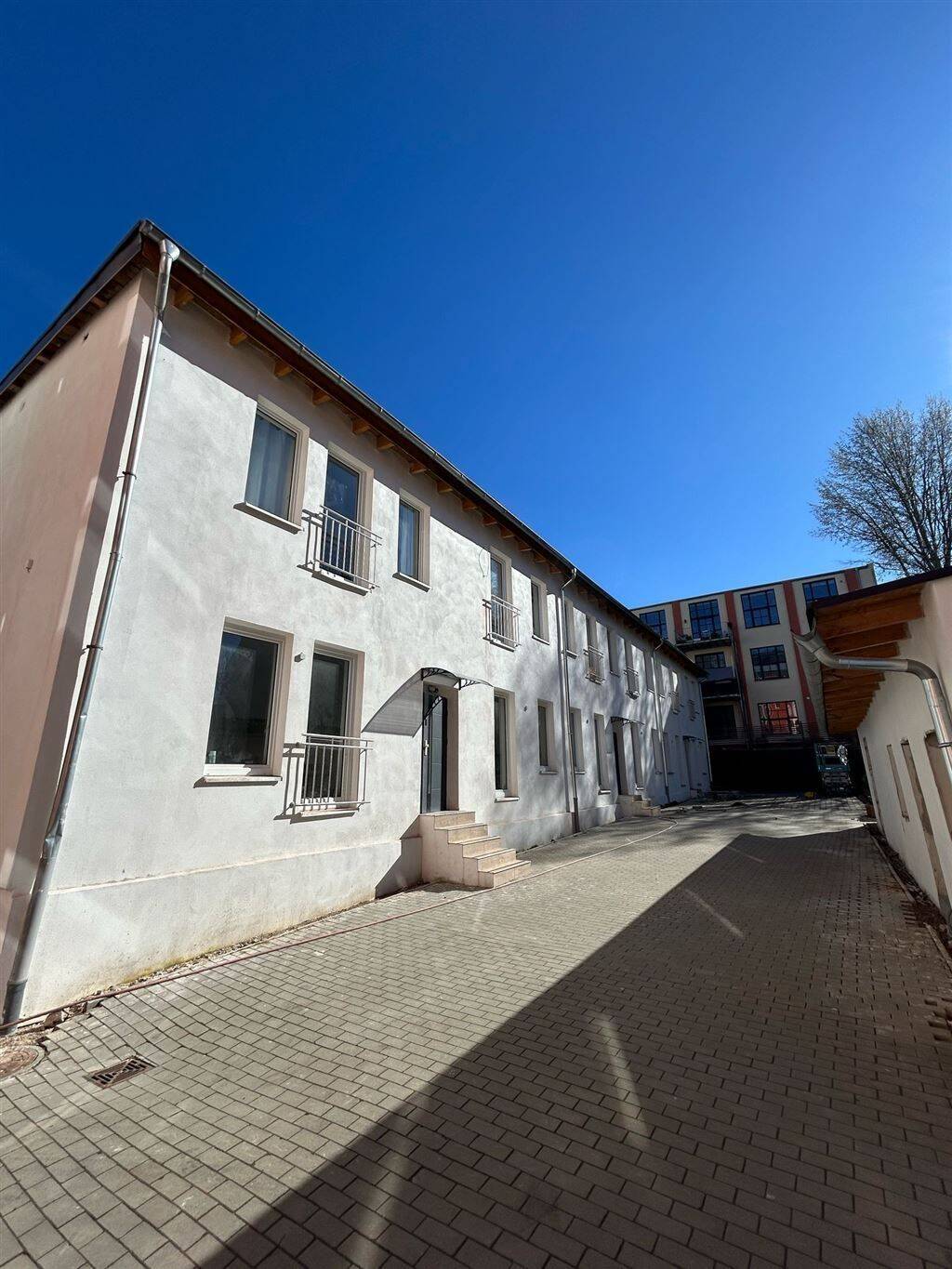 Zweitbezug nach San.! Kompaktloft 1-Zi. im Hinterhaus mit Du. und Lam. in zentraler Lage! EBK mgl.