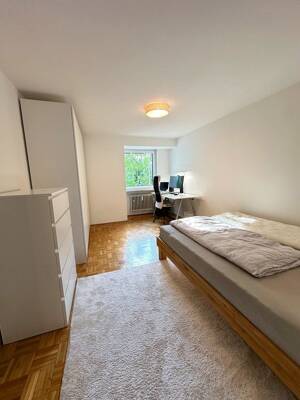 Bezugsfreie 2-Zimmer-Wohnung mit renoviertem Balkon & Fenster in Berg am Laim - provisionsfrei – 81673 München – Vorschaubild 2