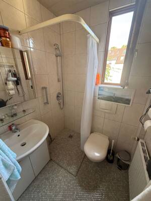 *** Gepflegte, teilmöblierte 2-Zi.Whg. mit EBK + Balkon + Gartenanteil *** – 70329 Stuttgart – Vorschaubild 3