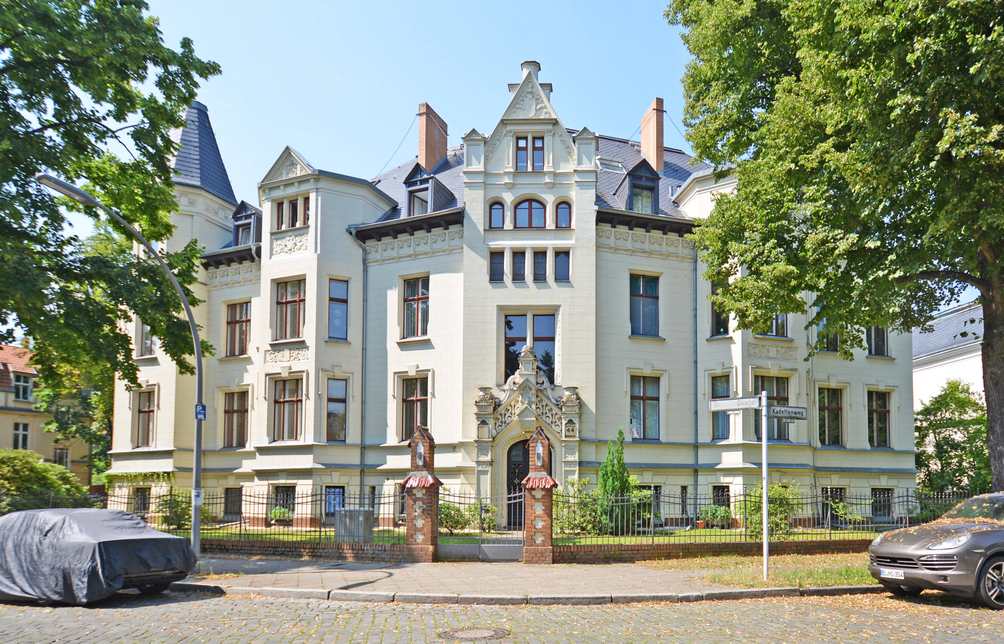 Geräumige/vermietete Eigentumswohnung im historischen Altbau!