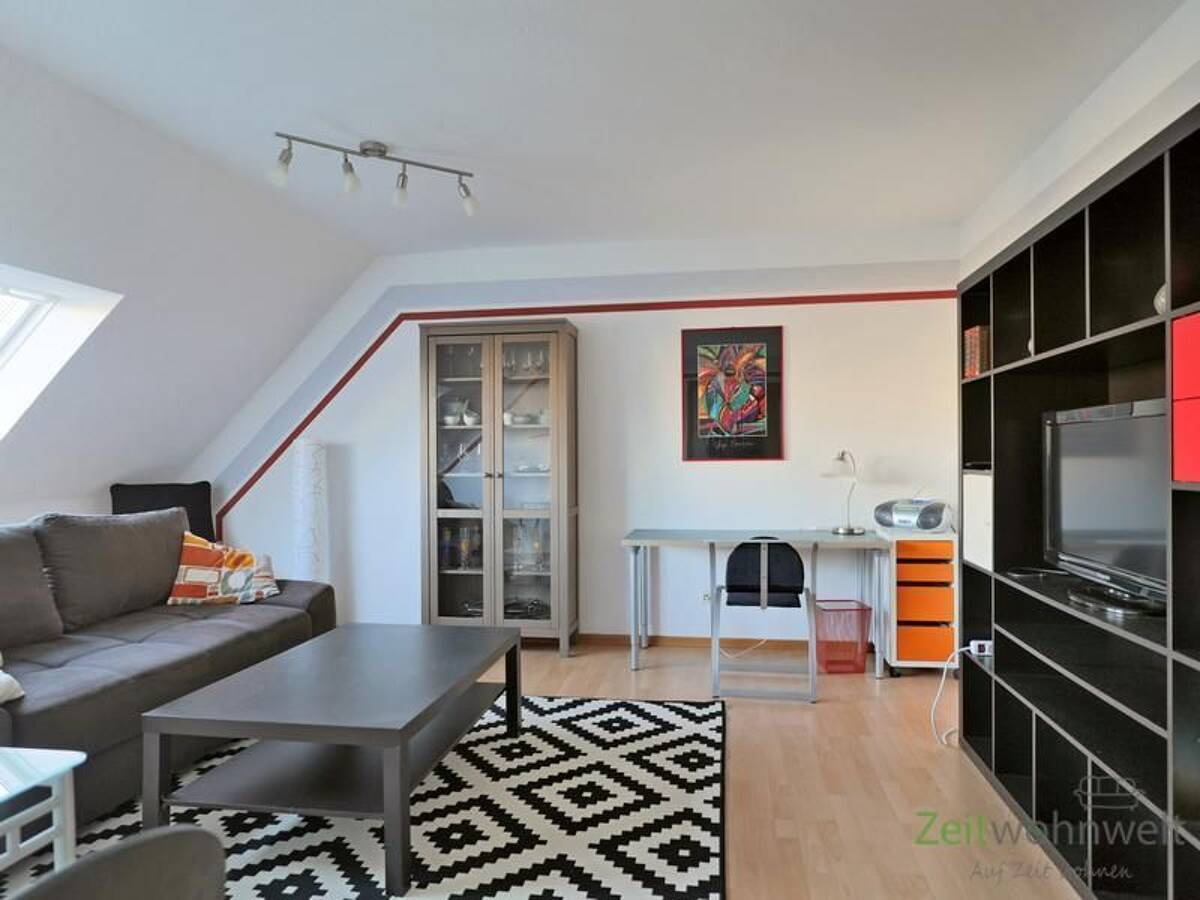 (EF1089_M) Dresden: Seidnitz/Dobritz, ruhige möblierte Wohnung mit Waschmaschine, WLAN und TG-Stellplatz – 1237 Dresden – Bild 1 von 8