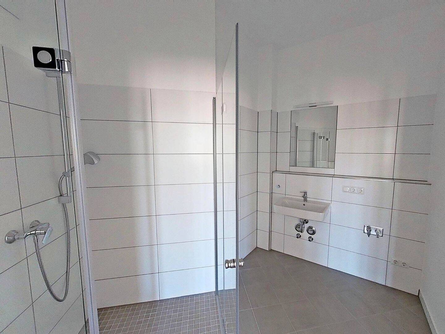 Modernes Wohnen in Kronsrode: Lichtdurchflutete 3-Zimmer-Wohnung mit EINBAUKÜCHE – Hannover – Vorschaubild 9