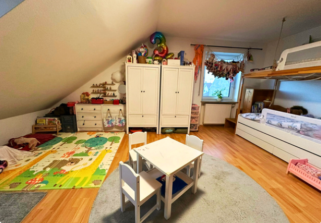 Großzügige 3-Zimmer-Dachgeschosswohnung mit ca. 95 m², Einbauküche und 2 Stellplätzen in Böhmfeld – Böhmfeld – Vorschaubild 6