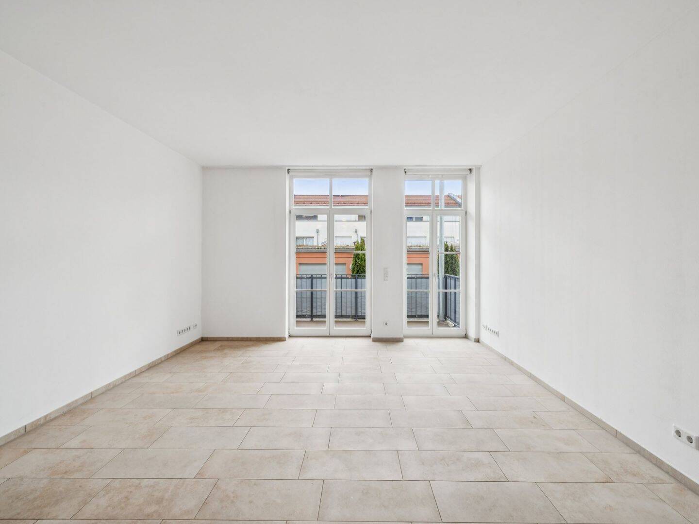 Neuwertige 1,5-Zimmer-Eigentumswohnung mit Balkon im Hochparterre in zentraler Lage Ingolstadts – Ingolstadt – Vorschaubild 2