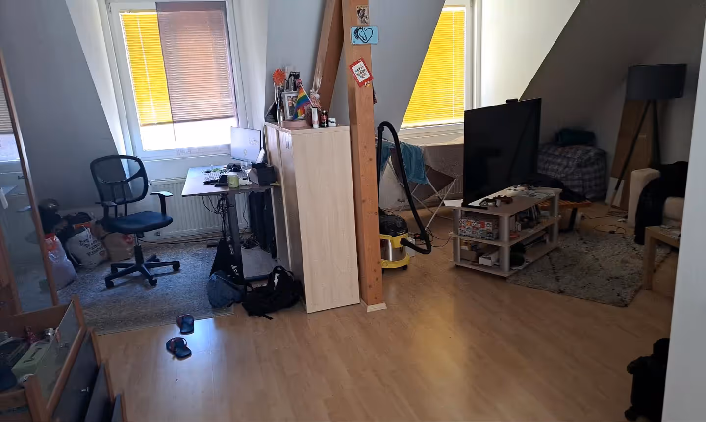 Sonnige, möblierte Loftwohnung (70 m²) mit Balkon ab Mai – Düsseldorf – Vorschaubild 3