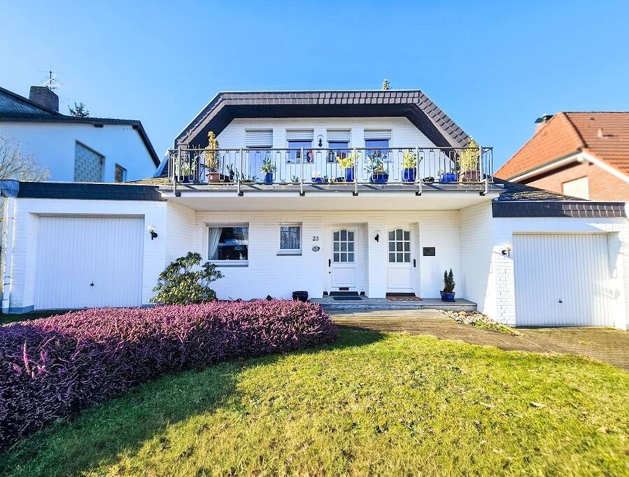 Charmantes Anwesen mit separater Einliegerwohnung in begehrter Lage von Lützenkirchen.