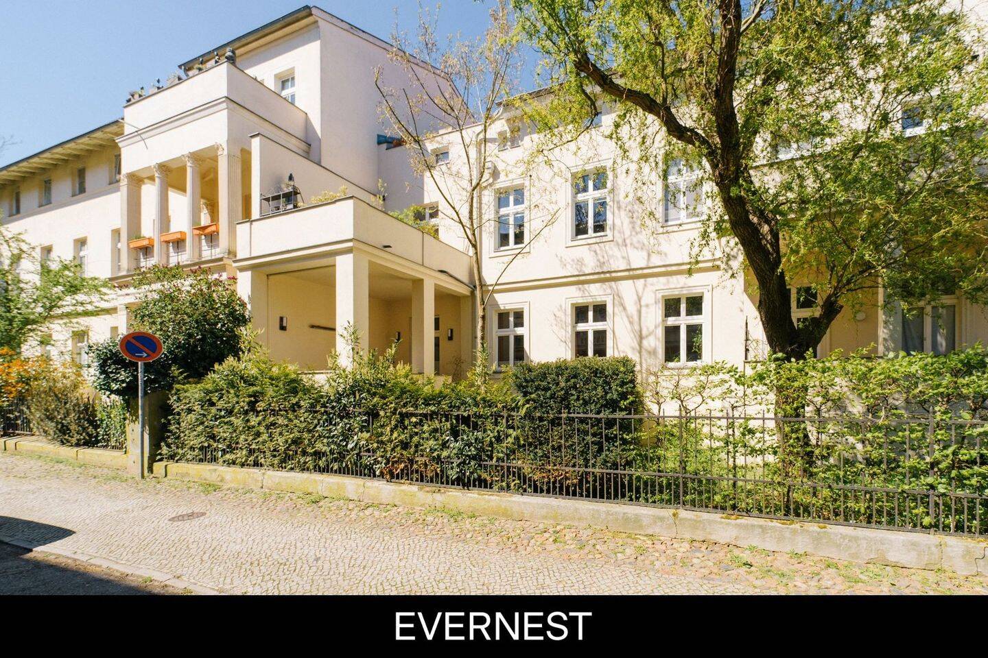 Historic charm meets modern living with private parking in the sought-after Jägervorstadt – Potsdam – Bild 1 von 9