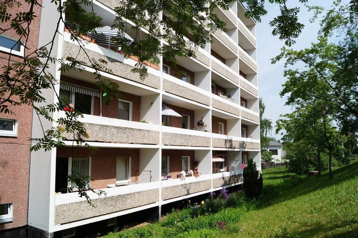 Generationsgerechte 1,5-Raumwohnung mit Aufzug und Balkon – 7381 Pößneck – Bild 1 von 2