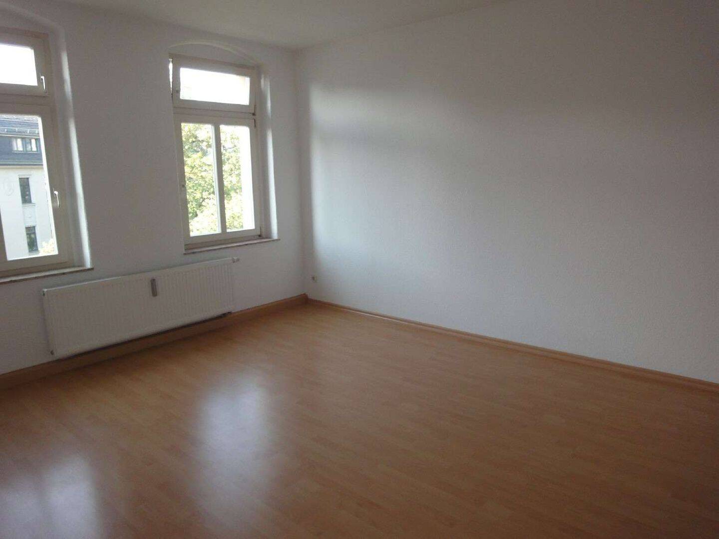 Helle Whg. im 1.OG - Bad mit Fenster - Laminat - sep. Küche ! frei ab SOFORT !