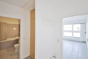 Modernisierte 2-Zimmer-Wohnung mit zwei Balkonen, Weitblick über Karlsruhe & sanierter Wohnanlage – 76131 Karlsruhe – Vorschaubild 6
