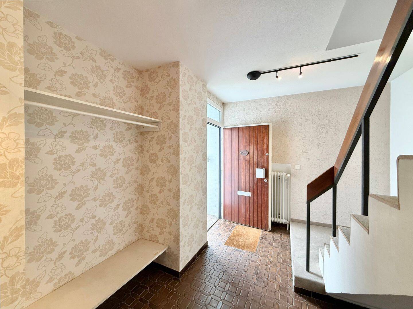 Zeitlos schönes Reihenhaus im Bauhausstil mit 2 Terrassen & schönem Garten in guter Lage – Langenhagen – Vorschaubild 8