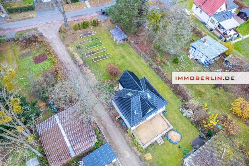 IMMOBERLIN.DE - Kleines Haus auf großem Grundstück in vorzüglicher Wohnlage – Falkensee – Bild 1 von 7