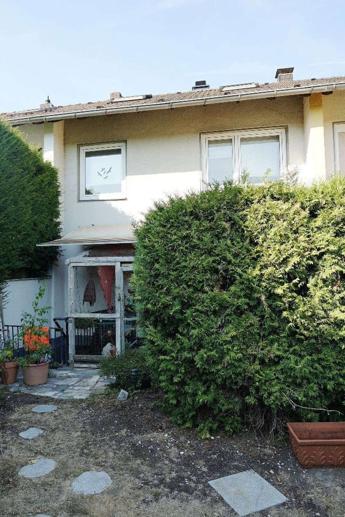 Vermietetes Reihenmittelhaus nahe Schloss Morsbroich in Leverkusen-Alkenrath! – 51377 Leverkusen – Bild 1 von 9