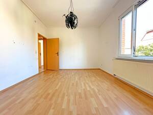 Zentral in S-Feuerbach: 3-Zi.-Altbauwohnung mit Stellplatz & Einbauküche - ideal auch als WG – 70469 Stuttgart – Vorschaubild 5