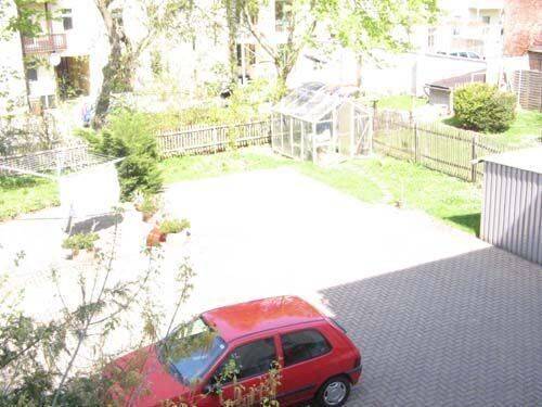 Große DG 2-Zimmer mit Einbauküche, Laminat in Topplage zum Toppreis! Stellplatz mgl. – Chemnitz – Vorschaubild 4