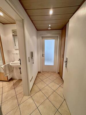 Frisch renovierte 2-Zimmer-Wohnung mit Balkon, Einbauküche und Stellplatz in der Zellerau – 97082 Würzburg – Vorschaubild 4