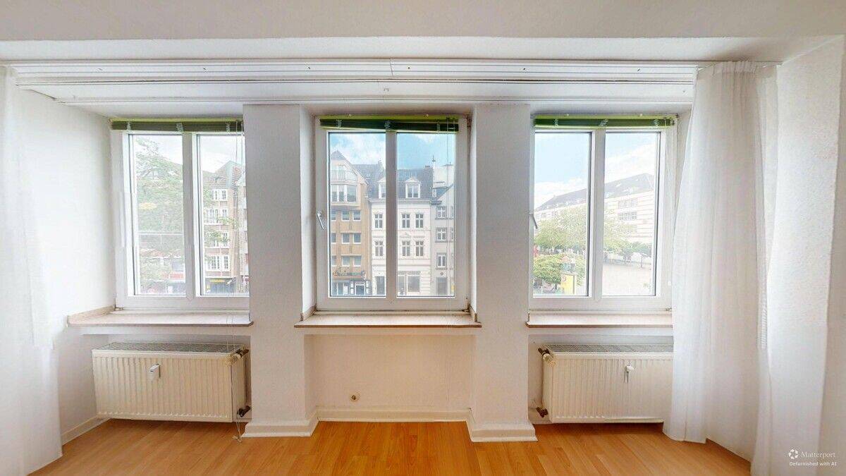 DIREKT AM BURGPLATZ - GEMÜTLICHES APARTMENT MIT EINBAUKÜCHE – Düsseldorf – Vorschaubild 2