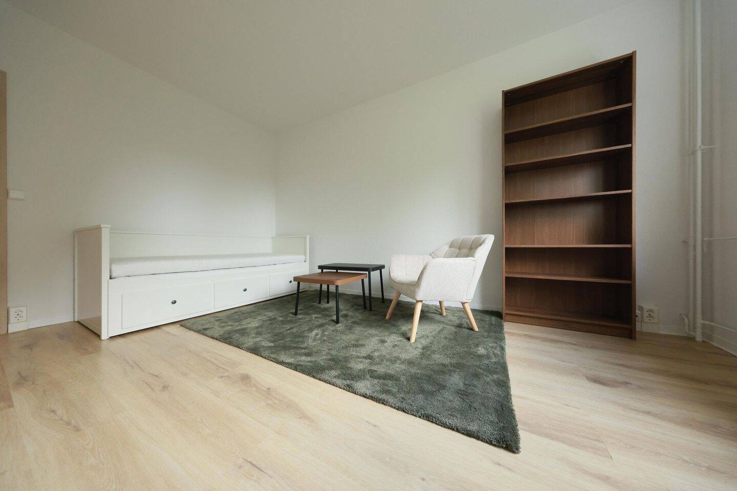 Möbliert einziehen & durchstarten: komplett ausgestattetes 1-Zimmer-Zuhause – Rostock – Vorschaubild 2
