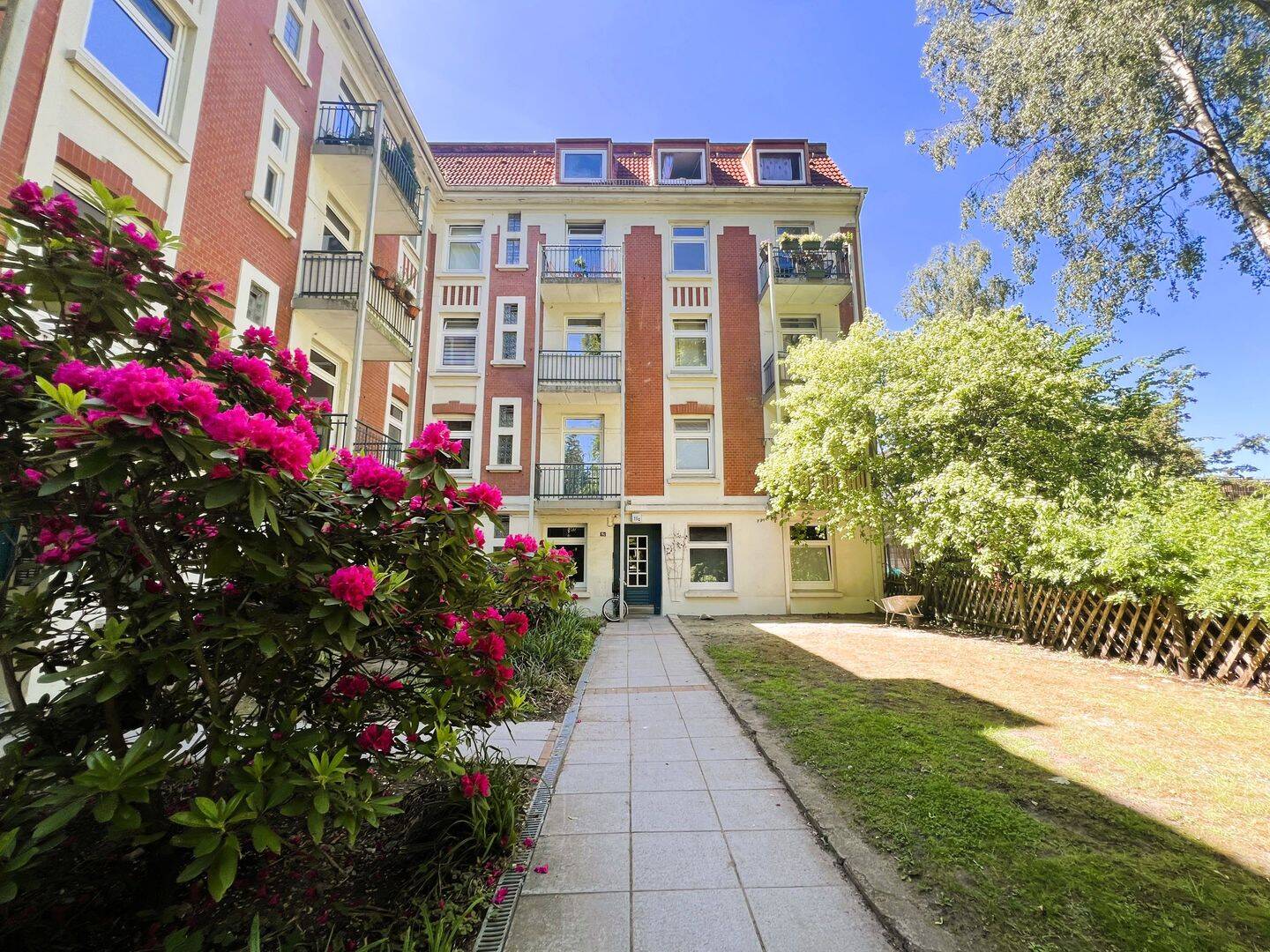 Vollständig sanierte Erdgeschoss-Wohnung mit neuer Einbauküche in beliebter Lage von Barmbek-Süd – Hamburg – Vorschaubild 3