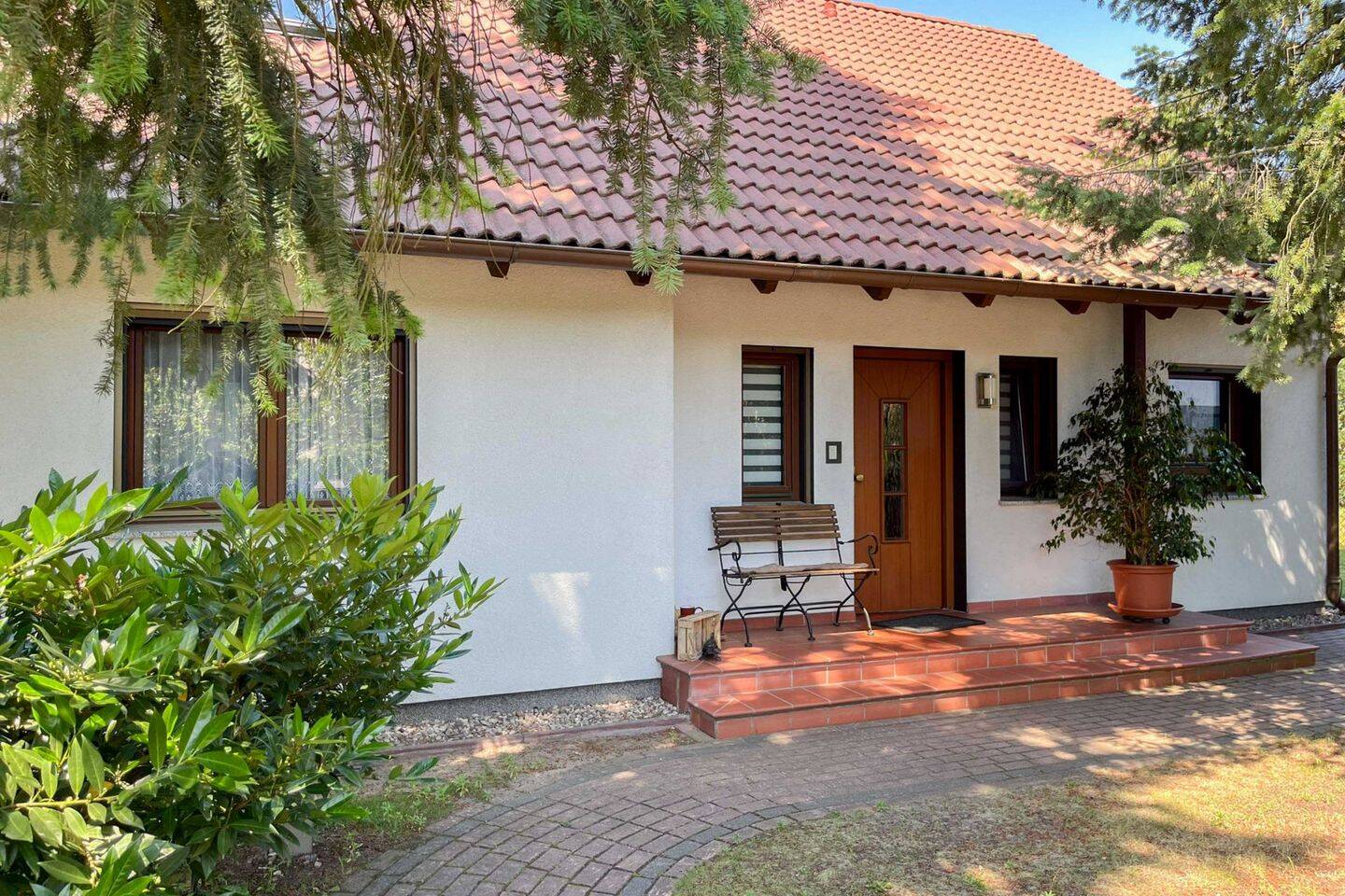 Familienglück mit großem Garten - gepflegtes Zuhause mit fünf Zimmern und sonniger Terrasse