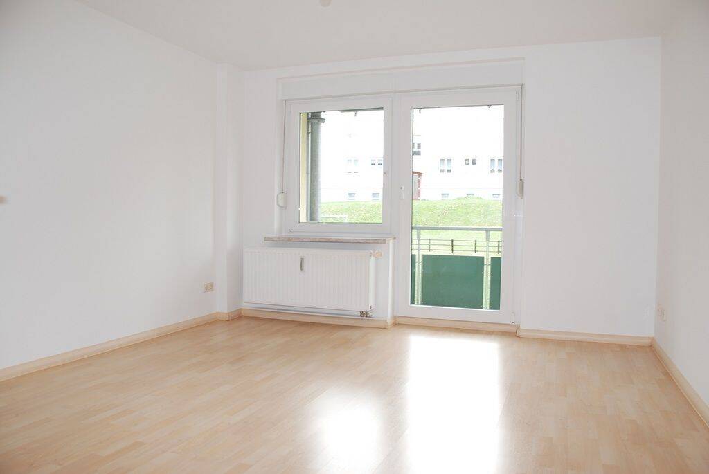 Balkonwohnung in ruhiger Seitenstraße – Chemnitz – Vorschaubild 2
