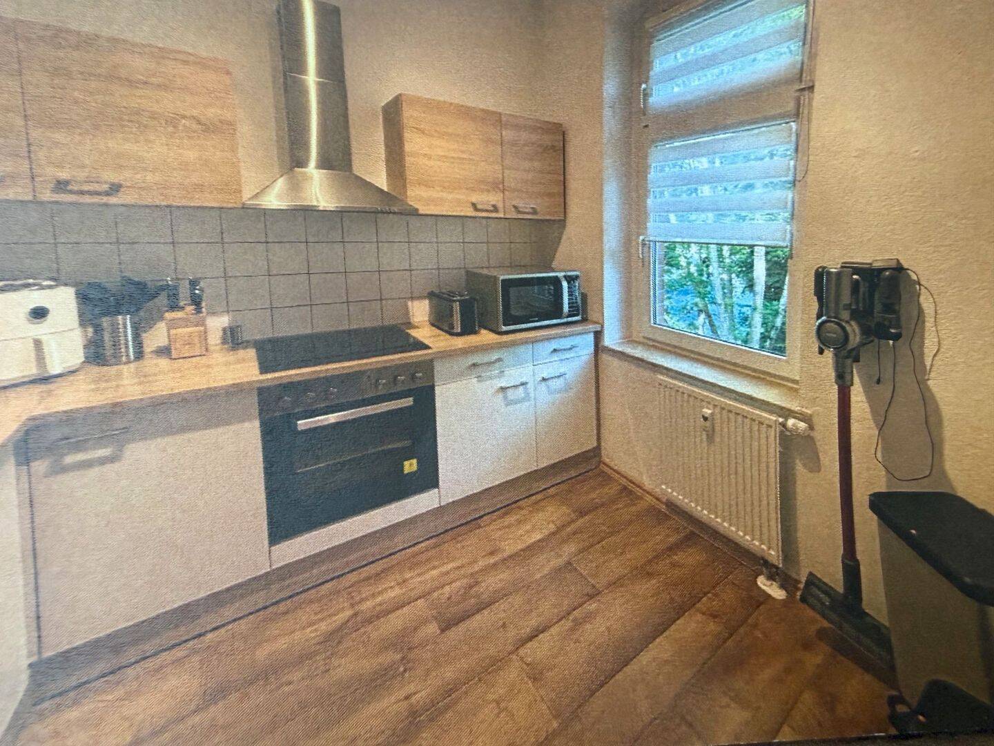 vollmöblierte 3 Raum Wohnung mit Balkon Nähe Stadtpark – Chemnitz – Vorschaubild 2