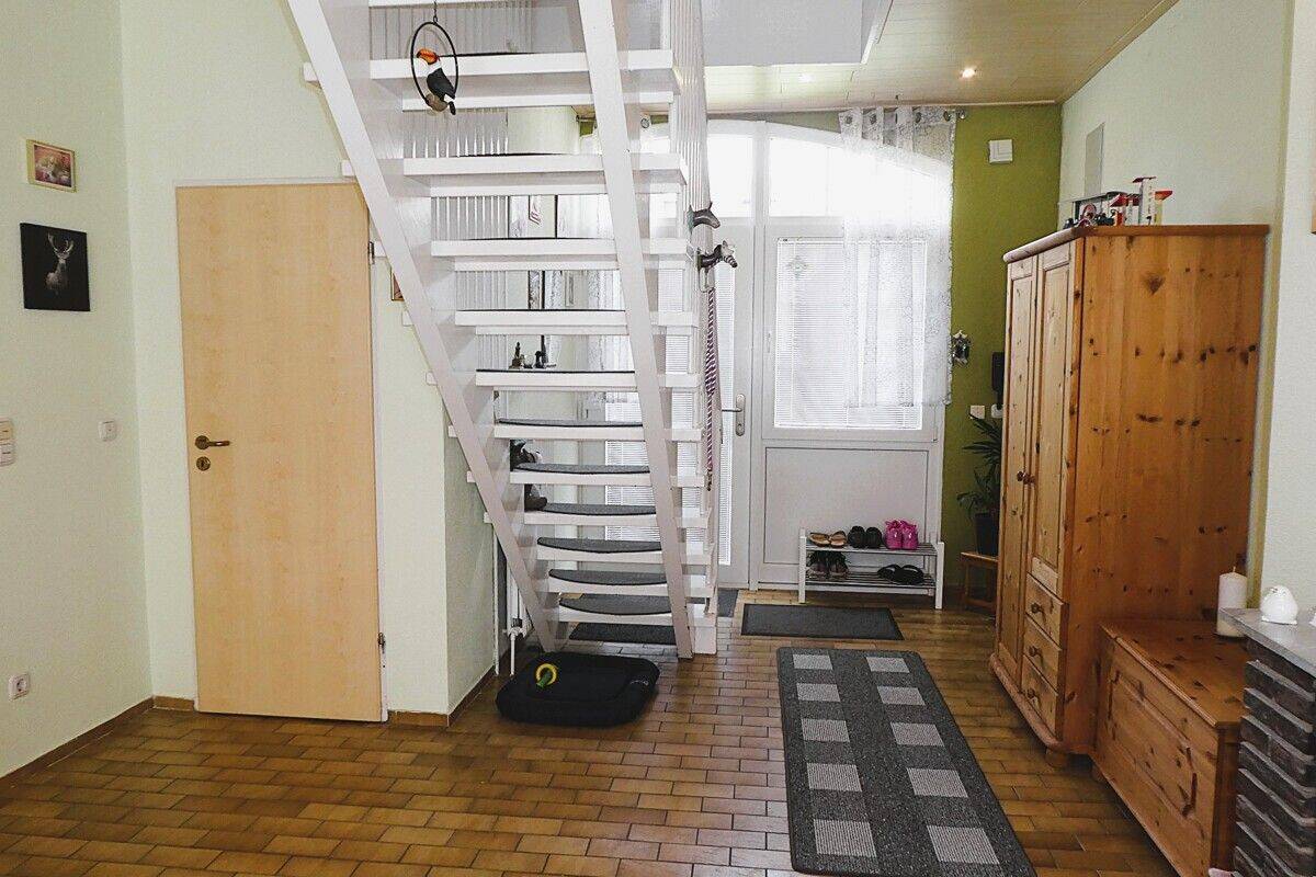 KIEL-HOLTENAU: Großzügige und freiwerdende 4,5-Zimmer-Wohnung über 2 Ebenen mit Loggia und Carport – Kiel – Vorschaubild 8