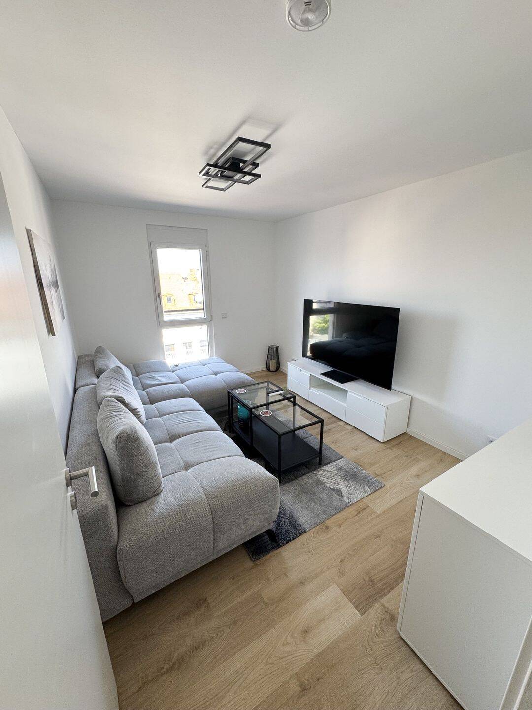 Helle 3 Zimmerwohnung mit Einbauküche und Balkon – Nürnberg – Vorschaubild 5