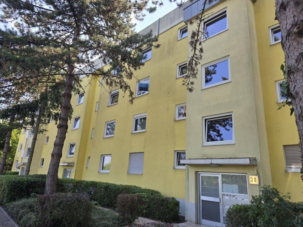 Sehr großzügige und leerstehende Eigentumswohnung mit Balkon zum provisionsfreien Erwerb