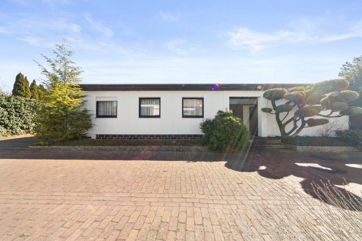 Zeitlose Architektur in bester Lage - Ansprechender Bungalow mit Potential und schönem Garten – Hannover – Vorschaubild 2