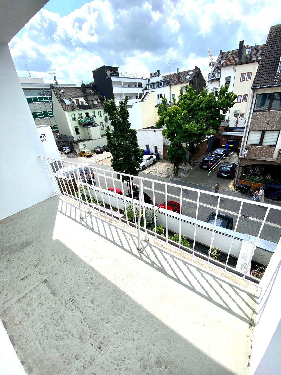 Großzügige & helle Loggia Wohnung auf der Königstraße ! – Krefeld – Vorschaubild 2