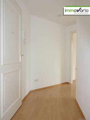 Mitten in der City! 2-Raum Dachgeschosswohnung in bester Innenstadtlage mit Tageslichtbad und Wanne. – 39104 Magdeburg – Vorschaubild 8