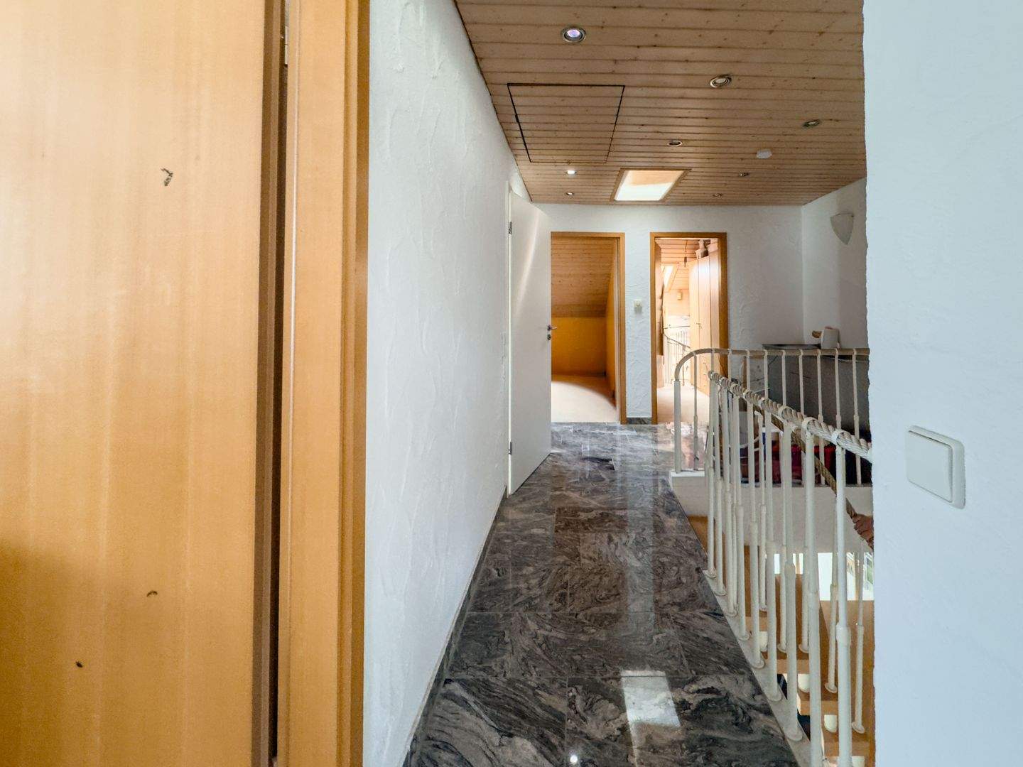 Modernisiertes Mehrfamilienhaus mit PV-Anlage & Garten in Aidlingen – Aidlingen – Vorschaubild 8