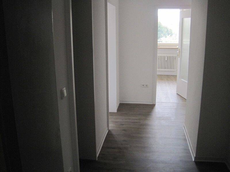 Ihre neue Wohnung! Renovierte 3-Zimmer-Wohnung mir Balkon! – Ingolstadt – Vorschaubild 3
