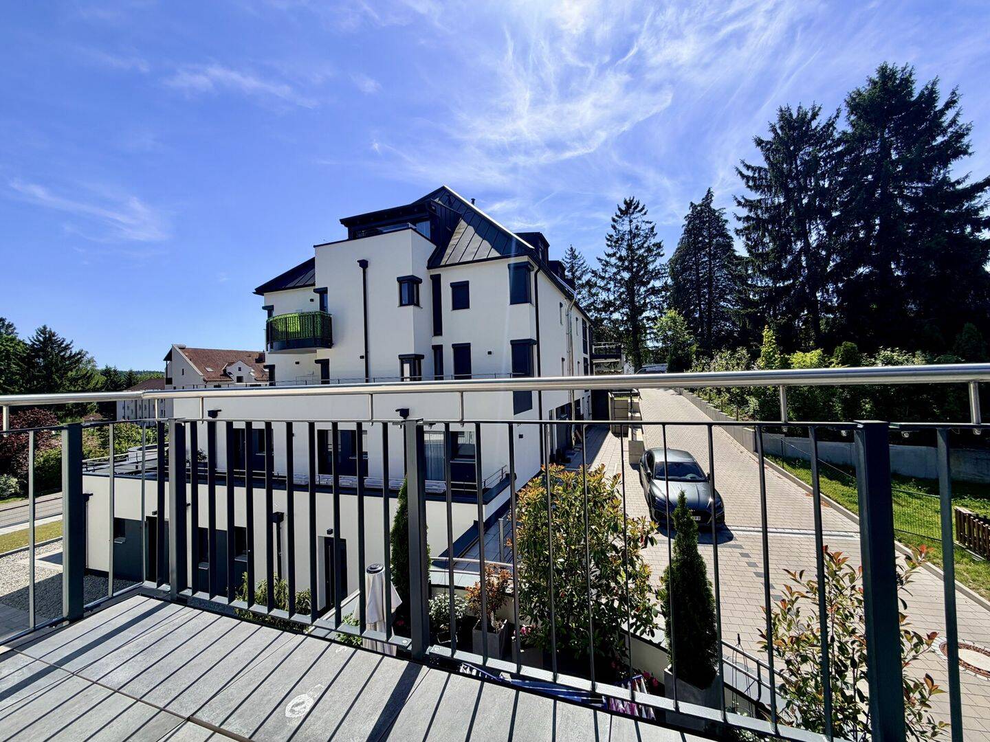 Stilvoll wohnen: Hochwertige 3-Zimmer-Wohnung mit großem Wohnbereich & Balkon