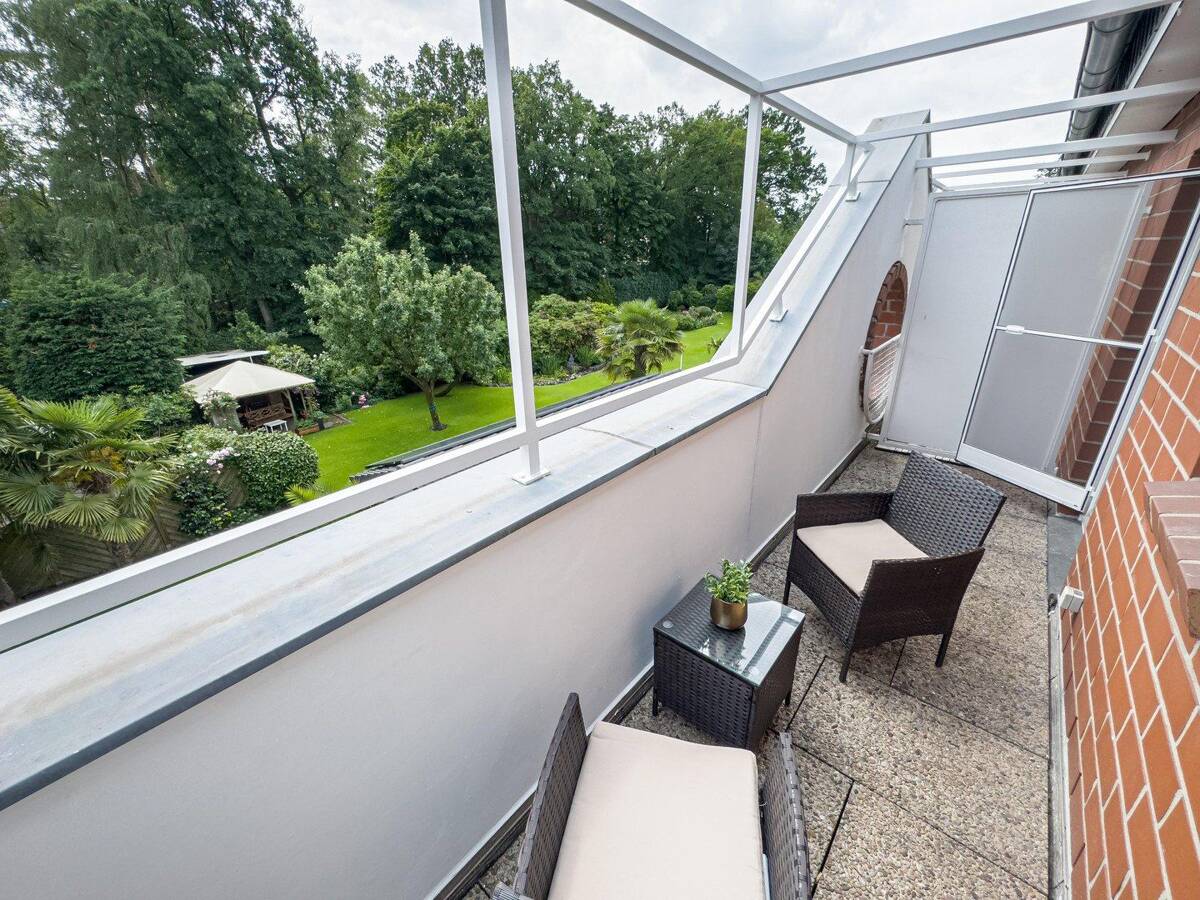Modernisiertes Endreihenhaus mit 2 Bädern und 2 Loggien - ideal für Eigennutzer oder Kapitalanleger – 28719 Bremen – Bild 1 von 9